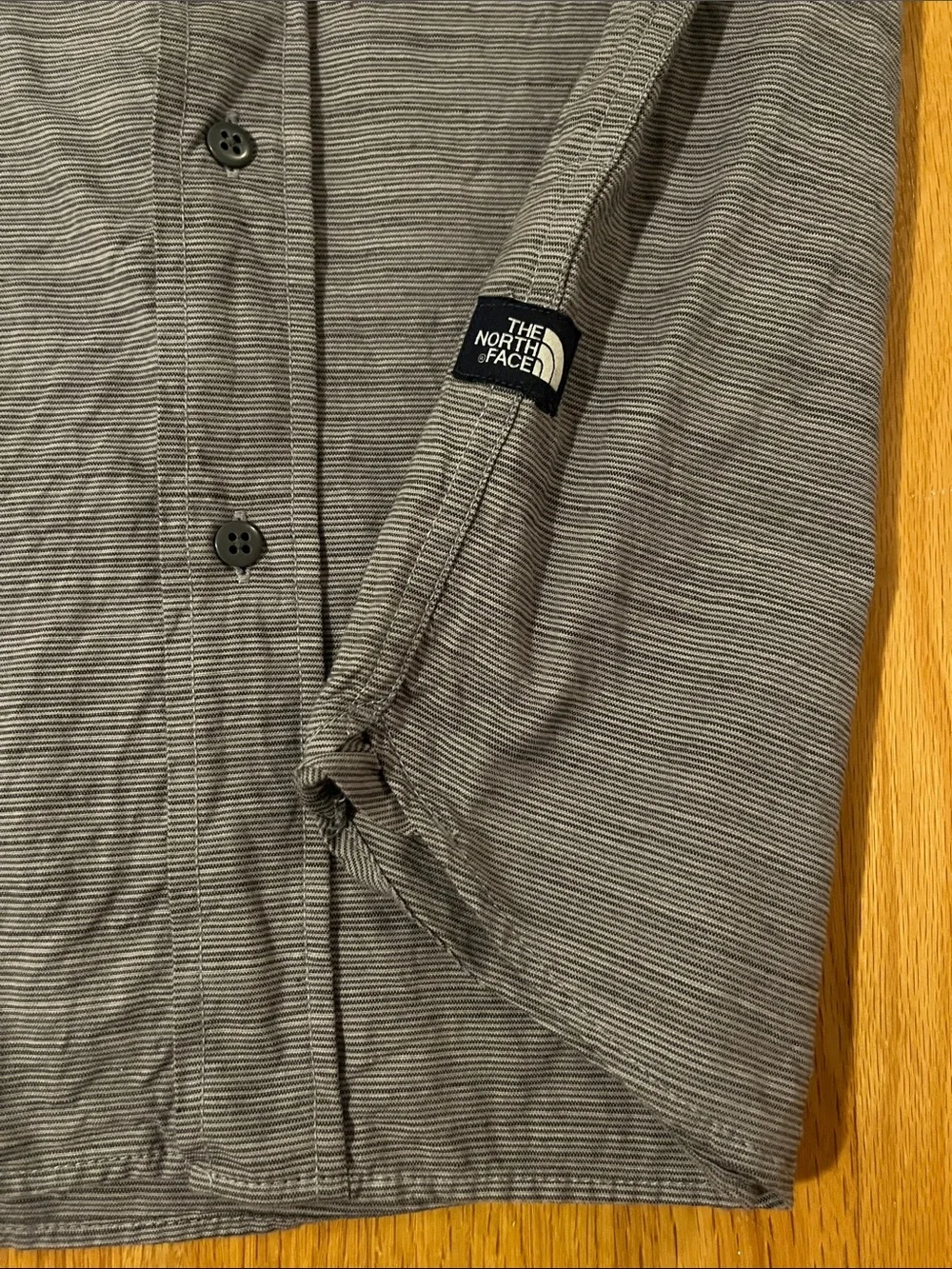 The North Face Men's Heather Gray Short-Sleeve Button-Down Shirt